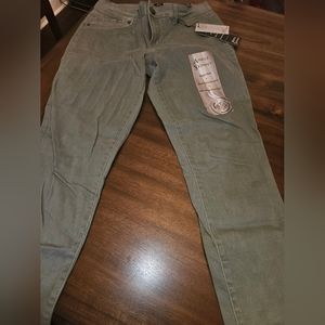1822 Denim Crop Pants- Never Worn!